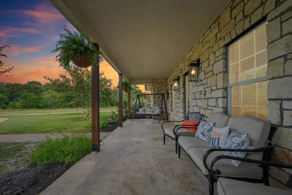 4014 Fm 713 Lockhart TX 78644