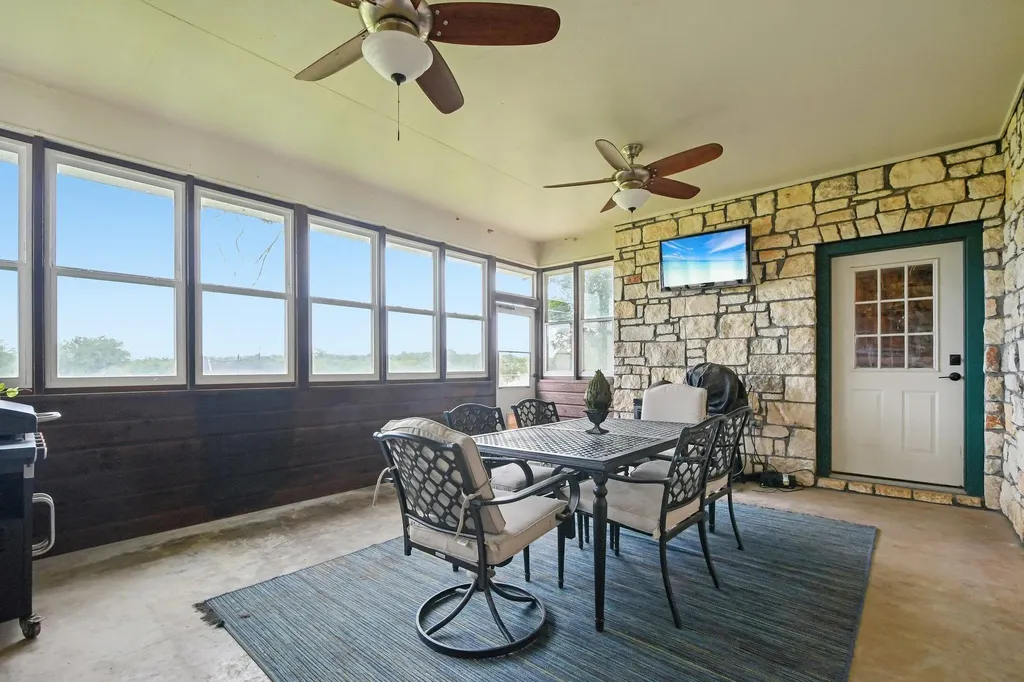 4014 Fm 713 Lockhart TX 78644