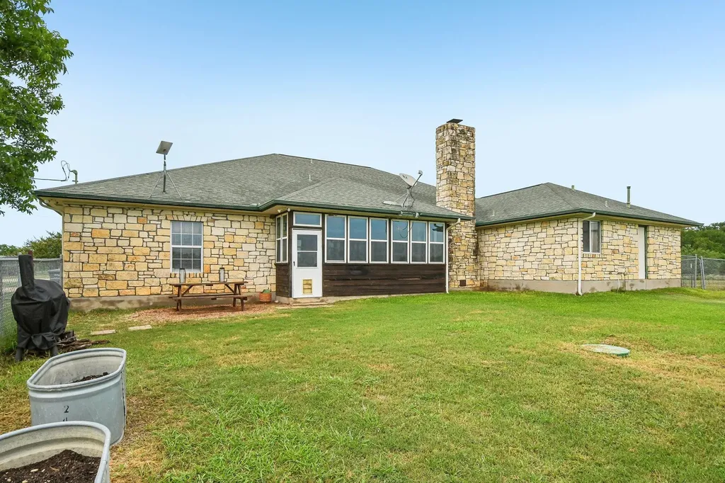 4014 Fm 713 Lockhart TX 78644