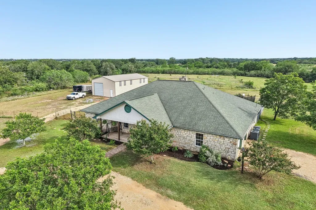 4014 Fm 713 Lockhart TX 78644
