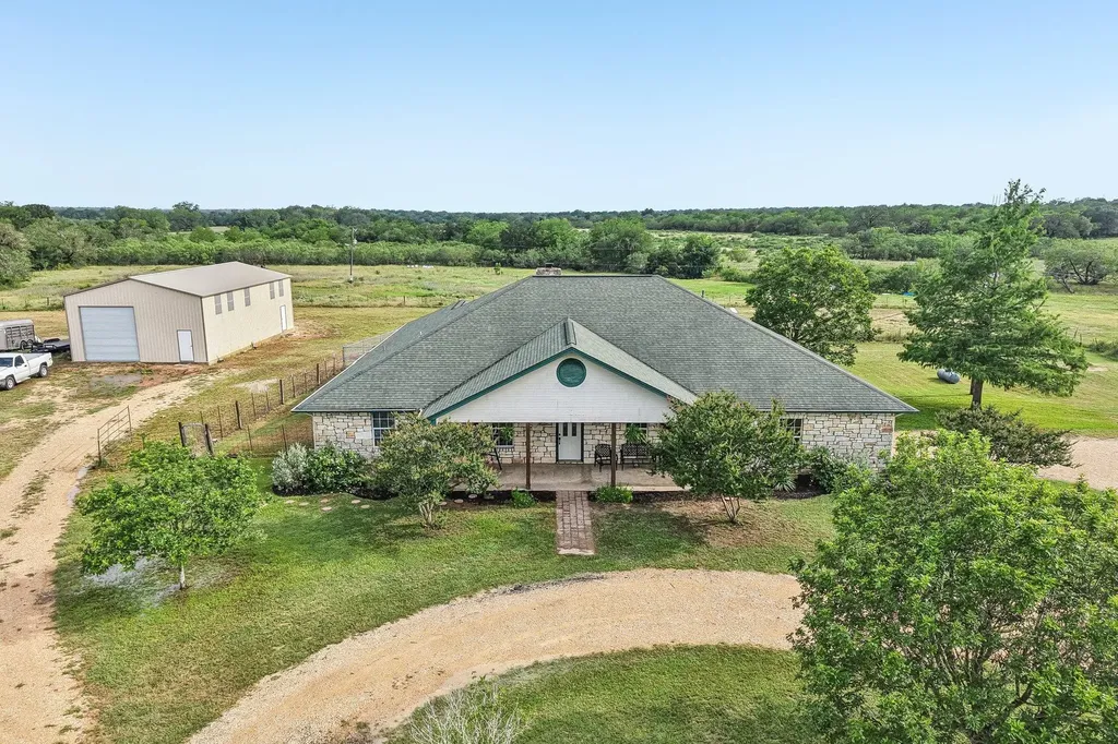 4014 Fm 713 Lockhart TX 78644
