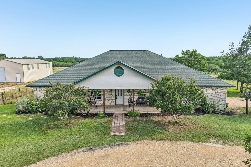 4014 Fm 713 Lockhart TX 78644