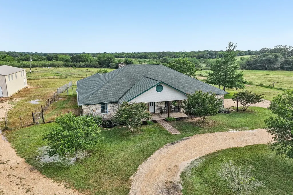 4014 Fm 713 Lockhart TX 78644