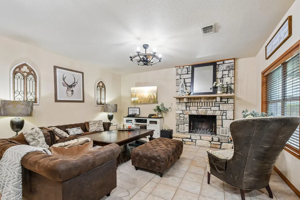 4014 Fm 713 Lockhart TX 78644