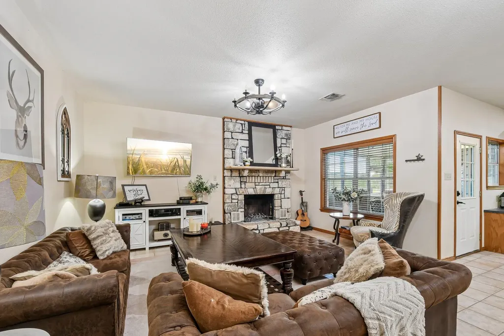 4014 Fm 713 Lockhart TX 78644