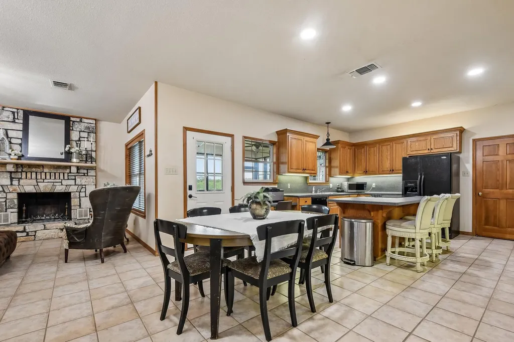 4014 Fm 713 Lockhart TX 78644