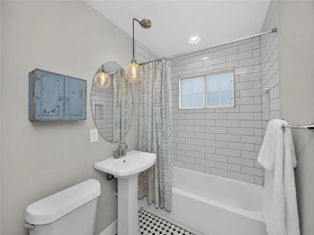 4504 Kitty Avenue Austin TX 78721