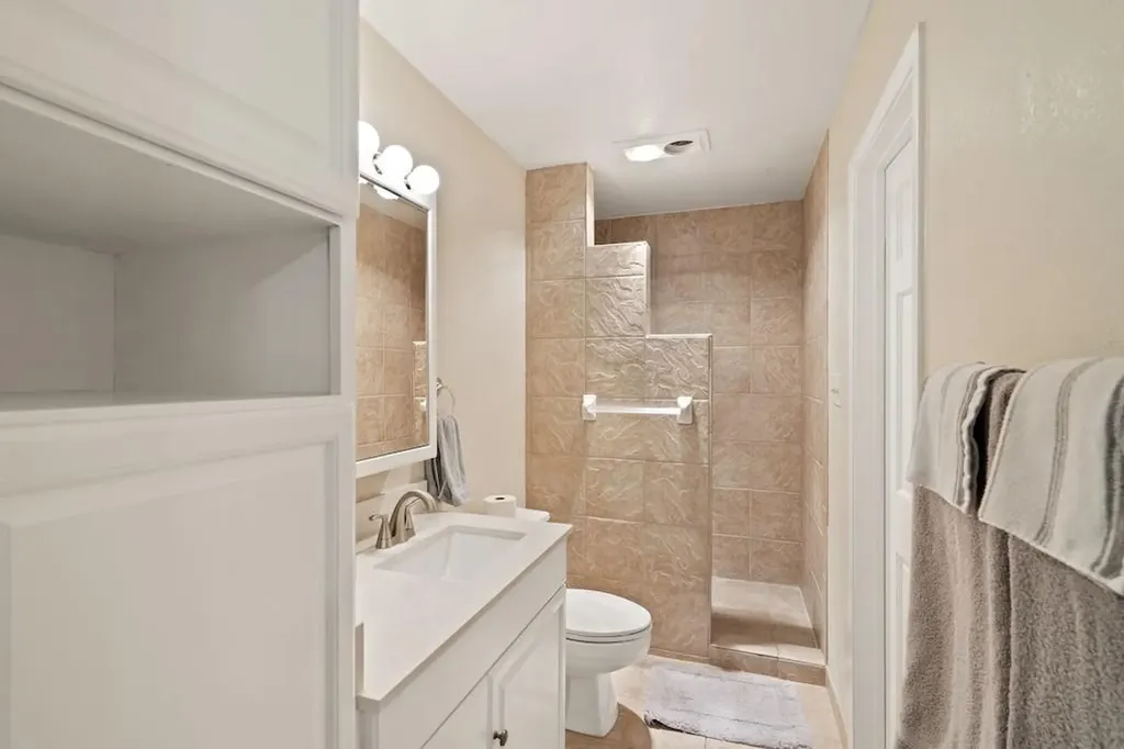 1601 Judy Lynn Drive Spicewood TX 78669