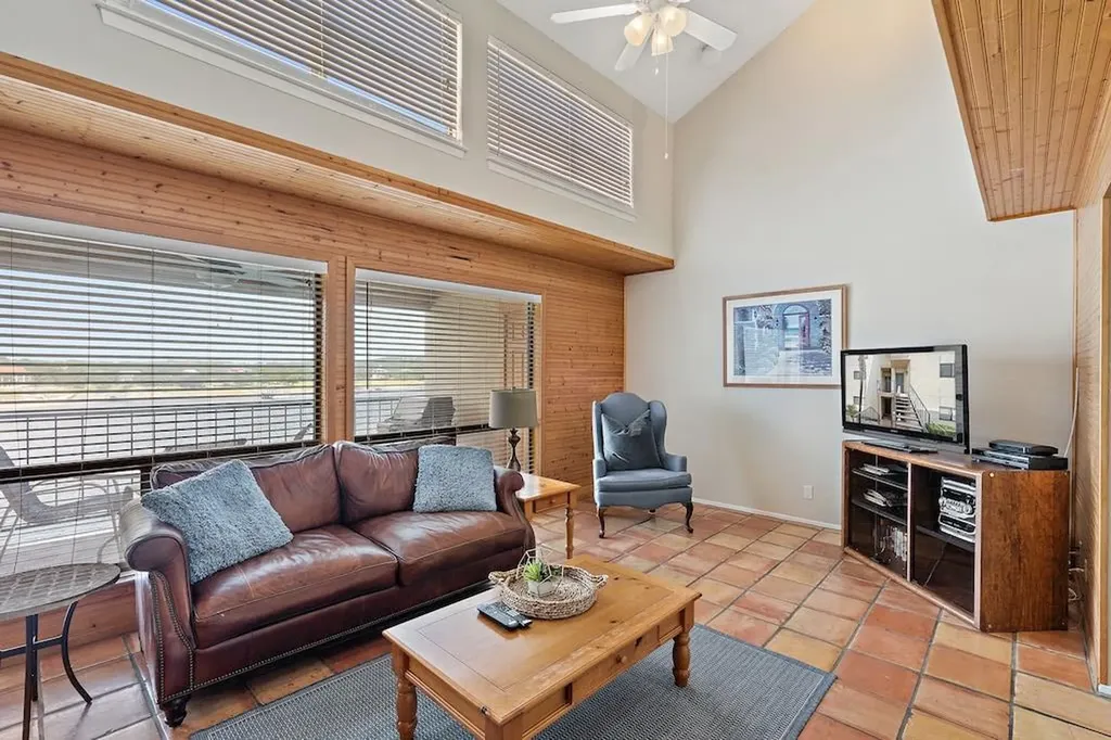 1601 Judy Lynn Drive Spicewood TX 78669