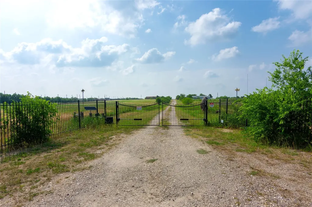 11209 (Tract 1, Bldg 2) Doyle Overton Road Del Valle TX 78617