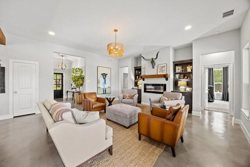 335 Turkey Tree Road Spicewood TX 78669