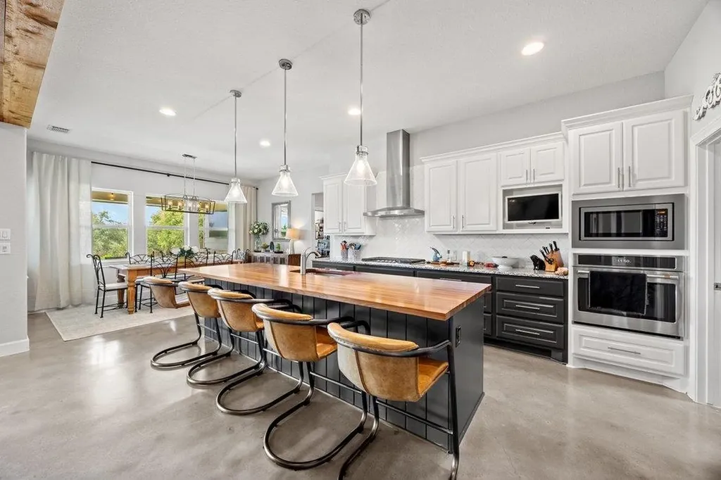 335 Turkey Tree Road Spicewood TX 78669