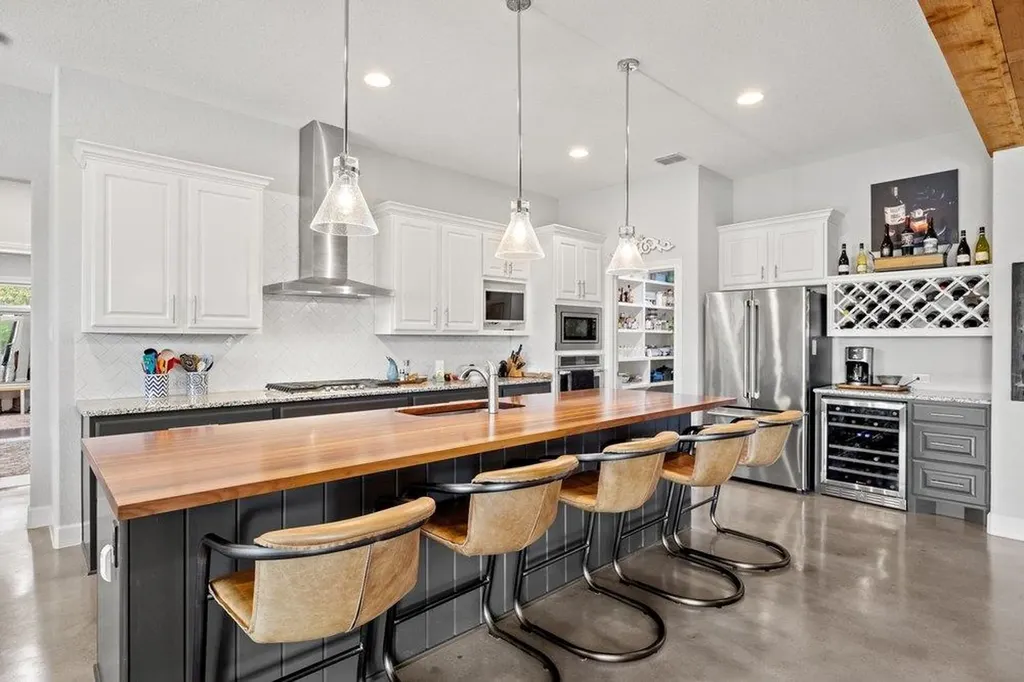 335 Turkey Tree Road Spicewood TX 78669