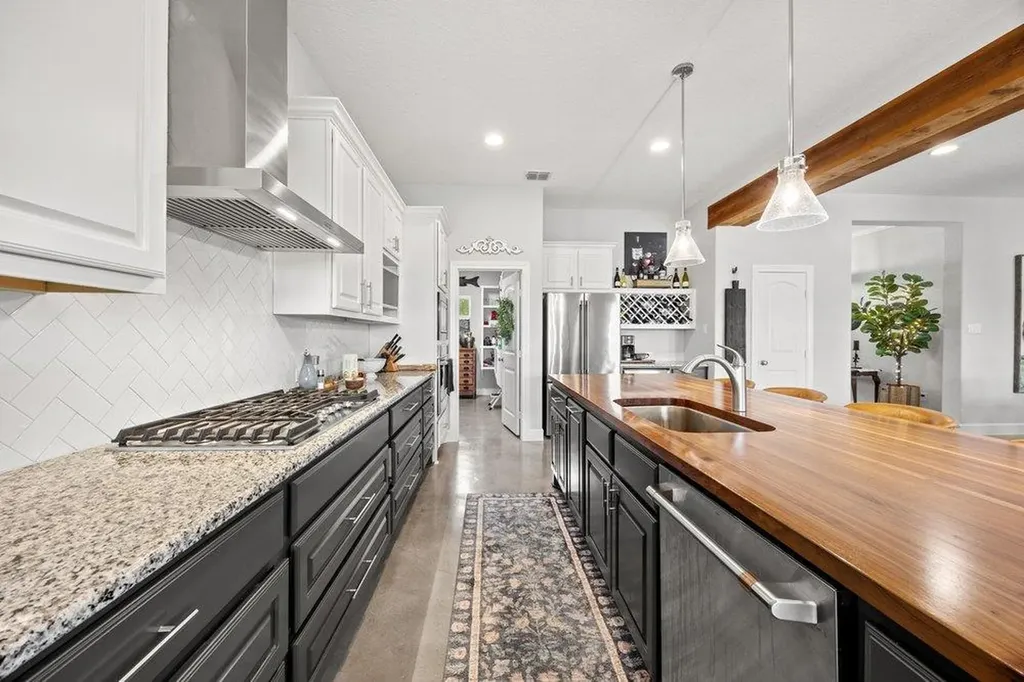 335 Turkey Tree Road Spicewood TX 78669