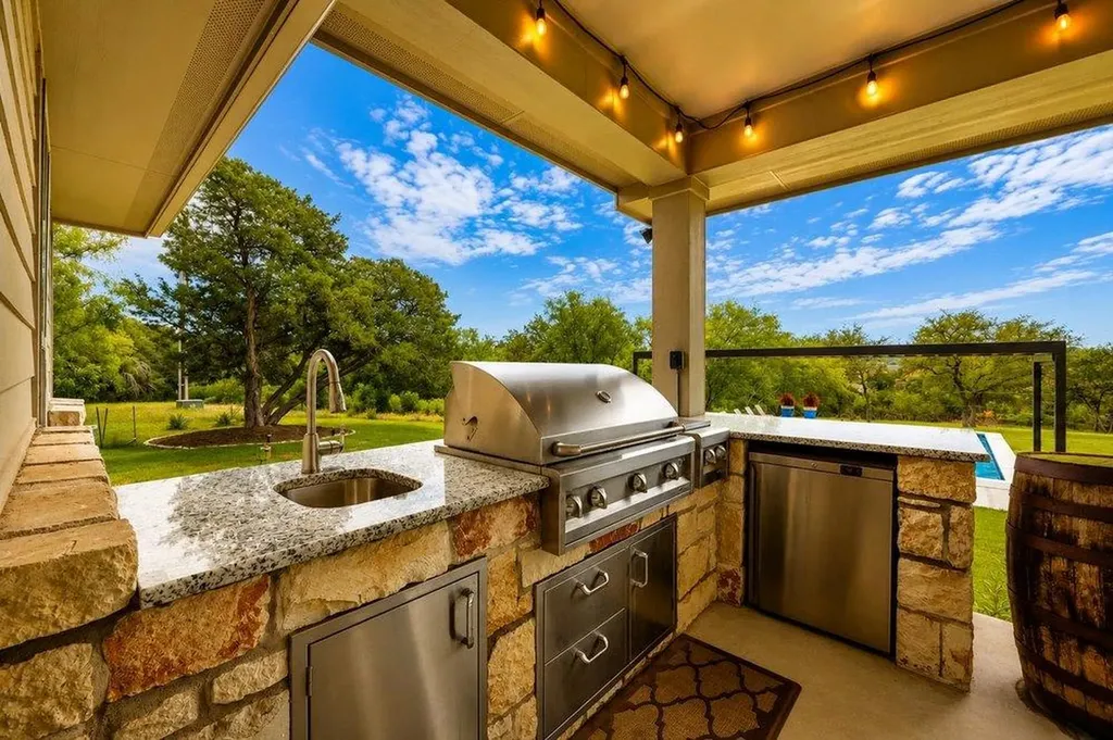 335 Turkey Tree Road Spicewood TX 78669