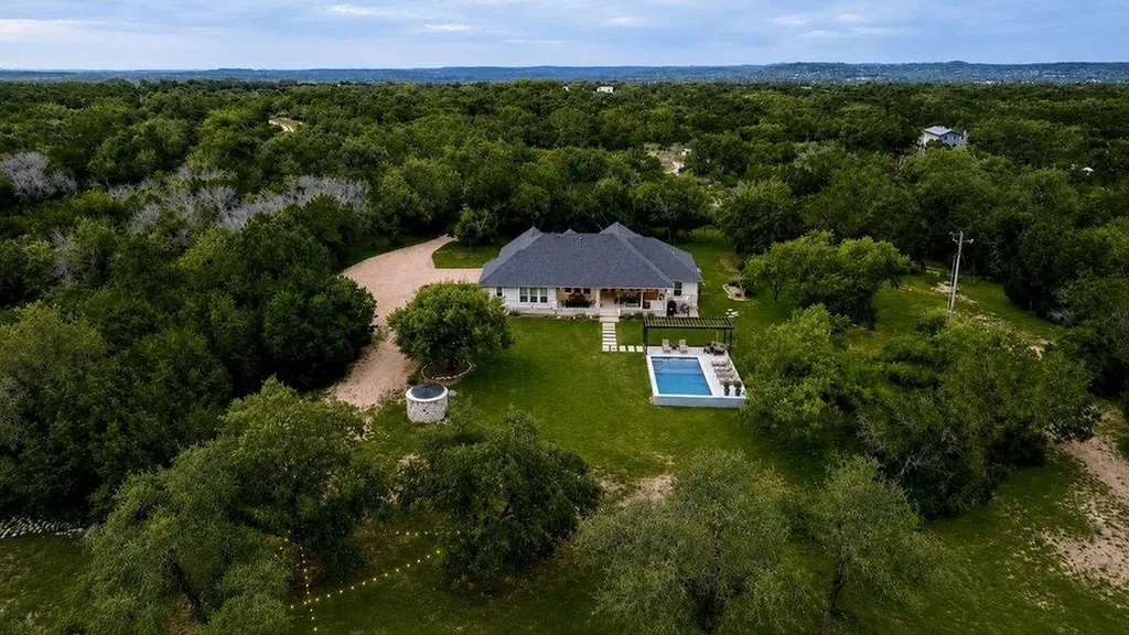 335 Turkey Tree Road Spicewood TX 78669