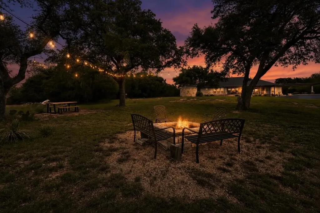 335 Turkey Tree Road Spicewood TX 78669