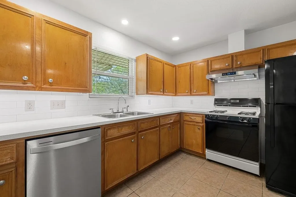 2409 Glen Springs Way Austin TX 78741
