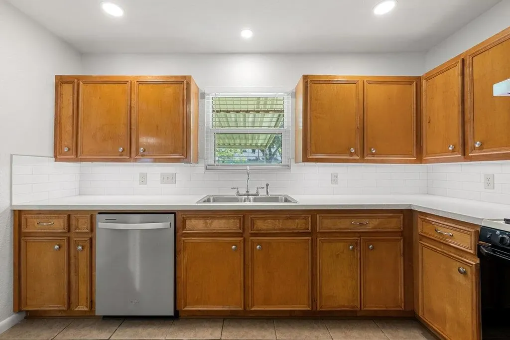 2409 Glen Springs Way Austin TX 78741