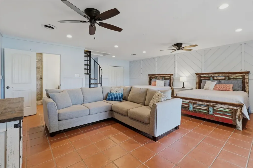 3000 River Oaks Drive Kingsland TX 78639