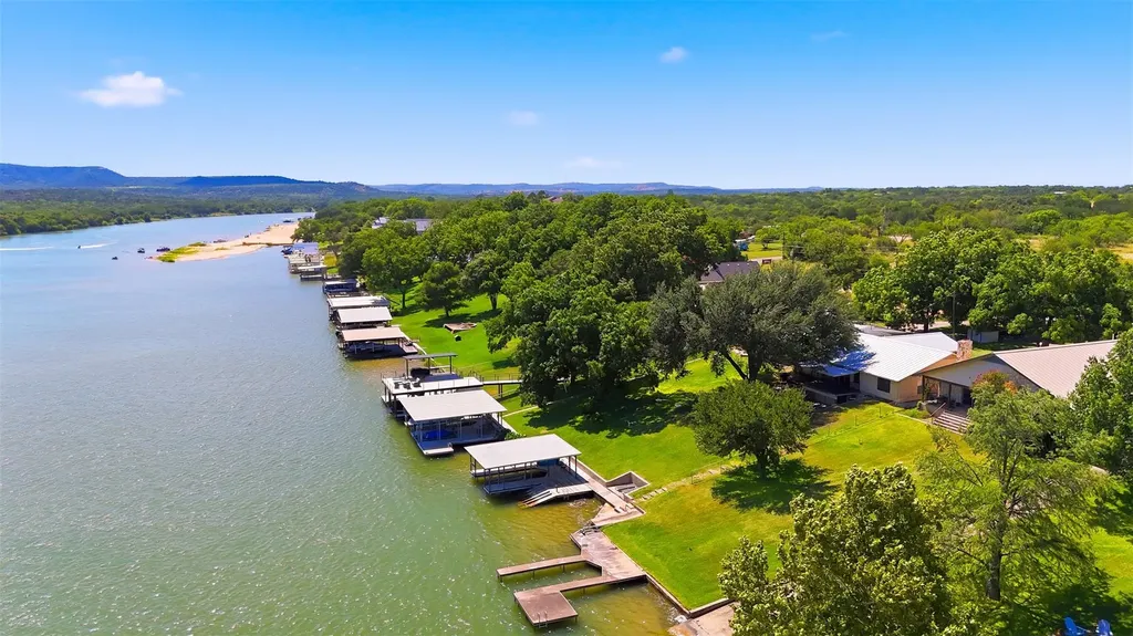3000 River Oaks Drive Kingsland TX 78639