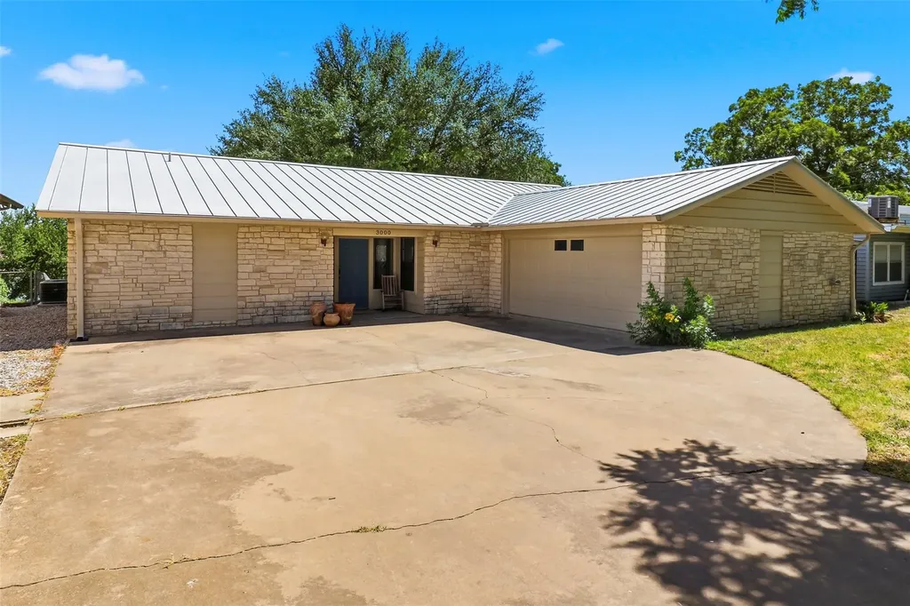 3000 River Oaks Drive Kingsland TX 78639