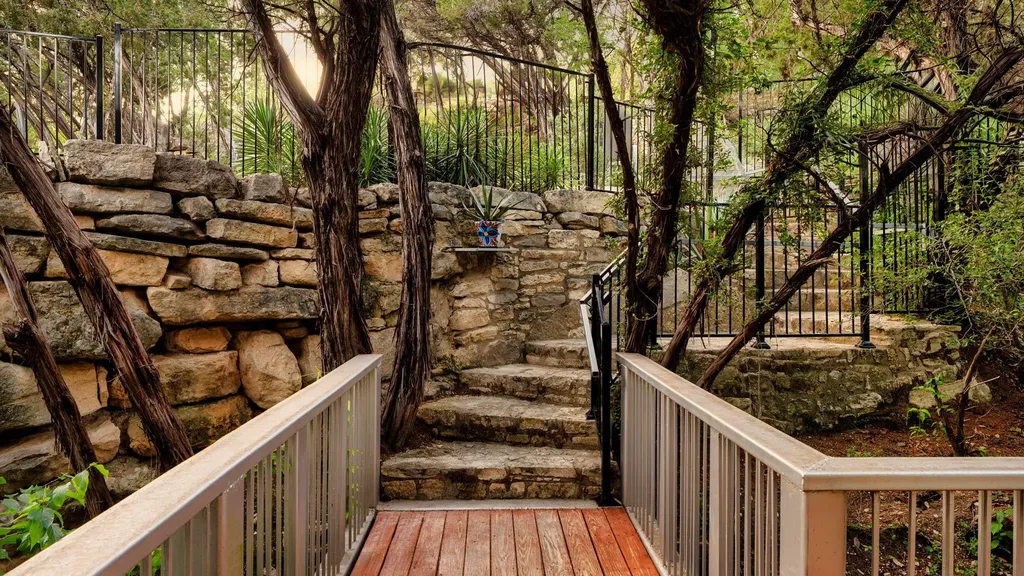 2803 Manitou Drive Austin TX 78734