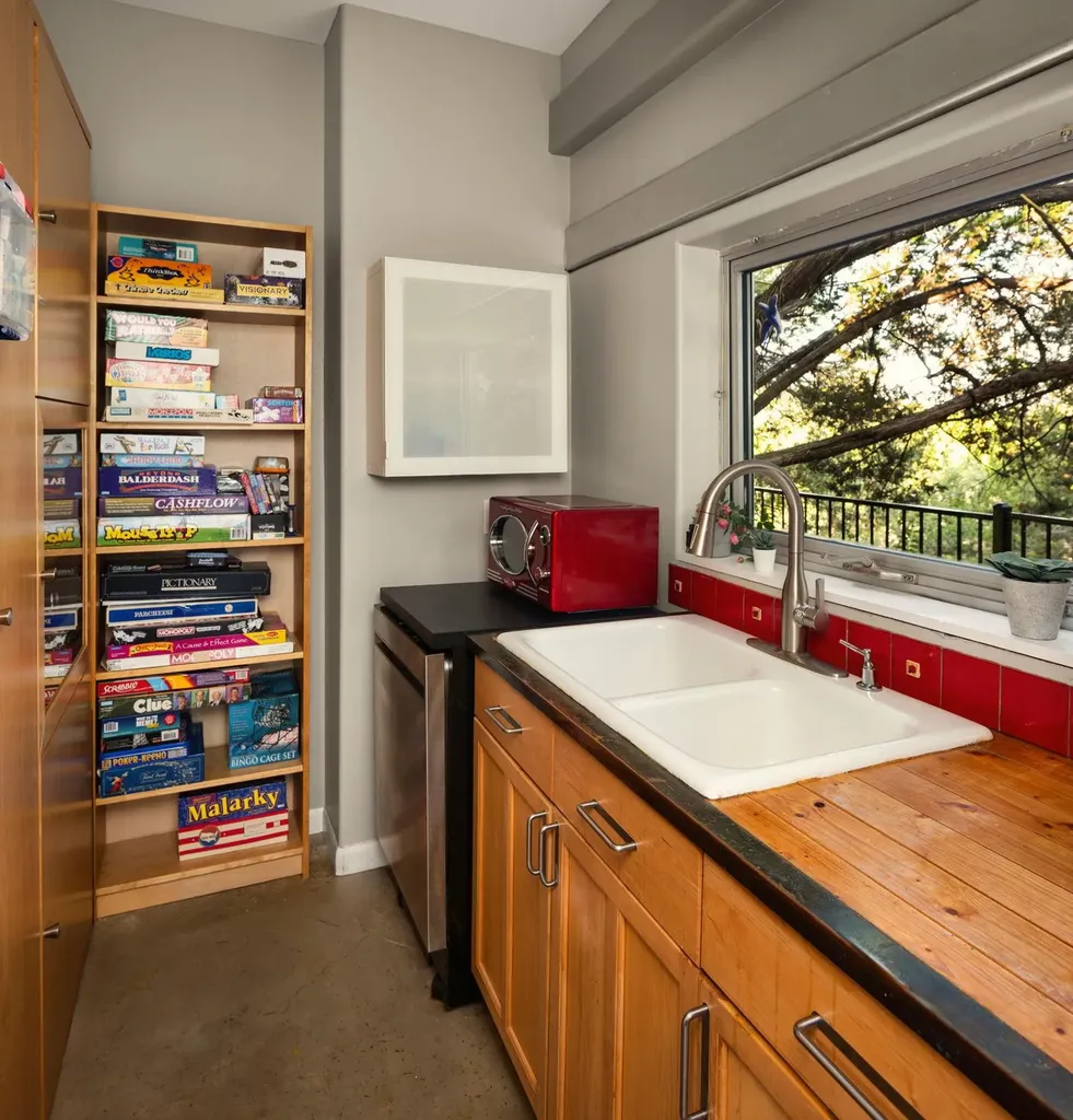 2803 Manitou Drive Austin TX 78734