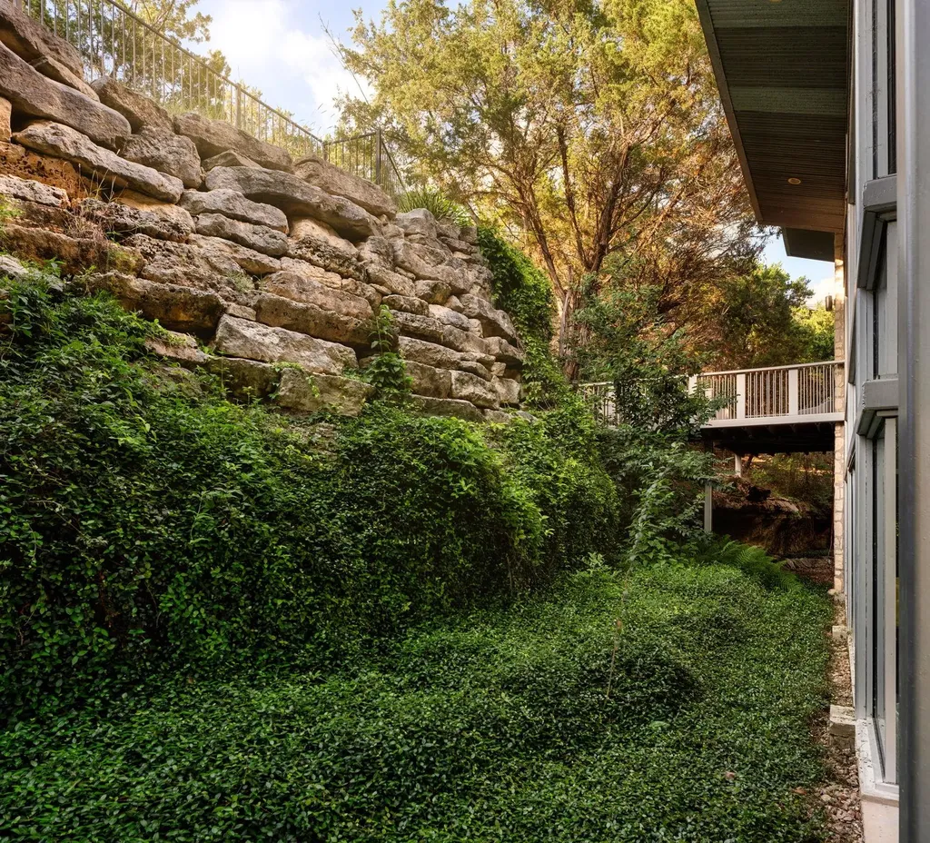 2803 Manitou Drive Austin TX 78734