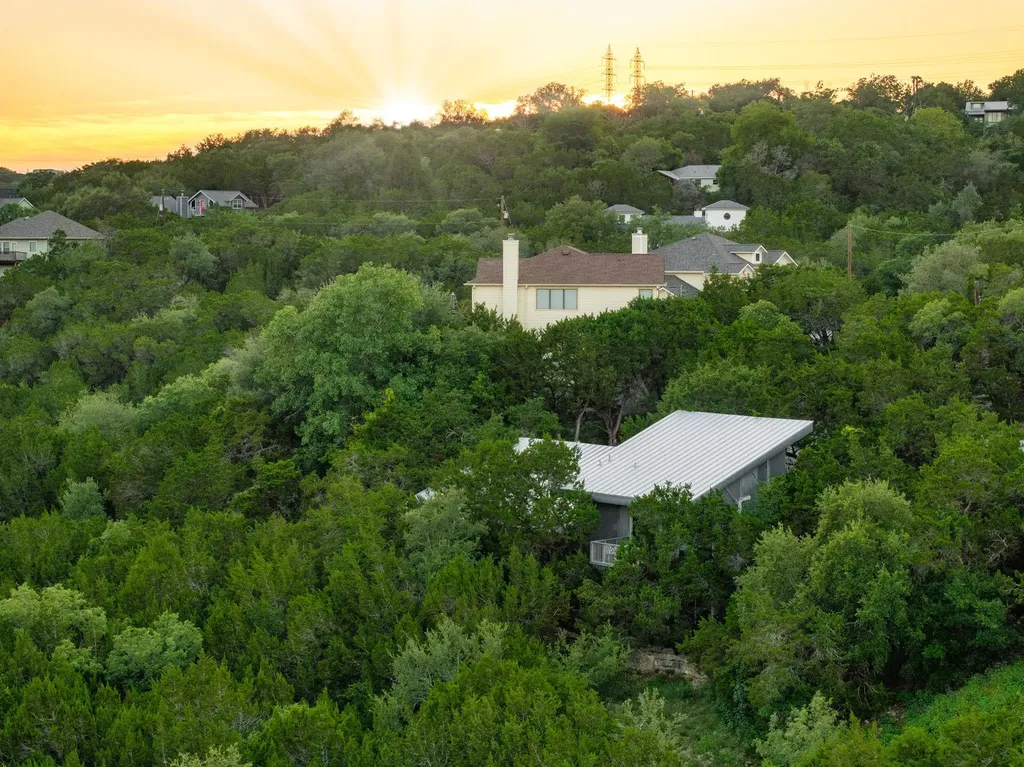 2803 Manitou Drive Austin TX 78734