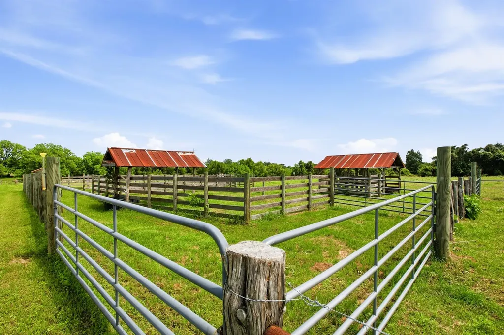 7835 Berger Road Schulenburg TX 78956