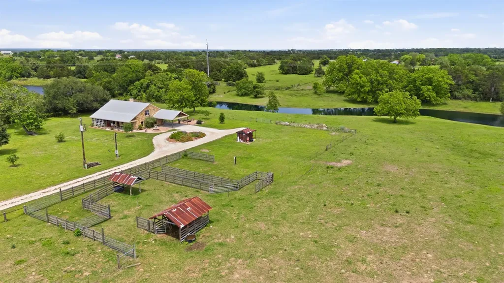 7835 Berger Road Schulenburg TX 78956