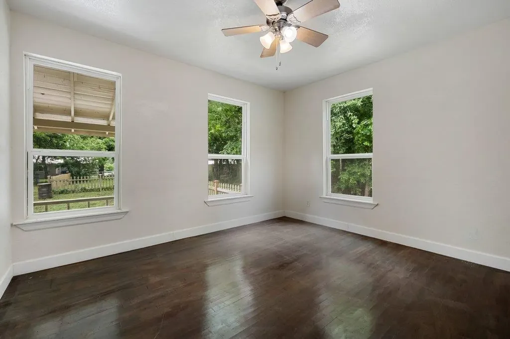 102 Patricks Alley Liberty Hill TX 78642