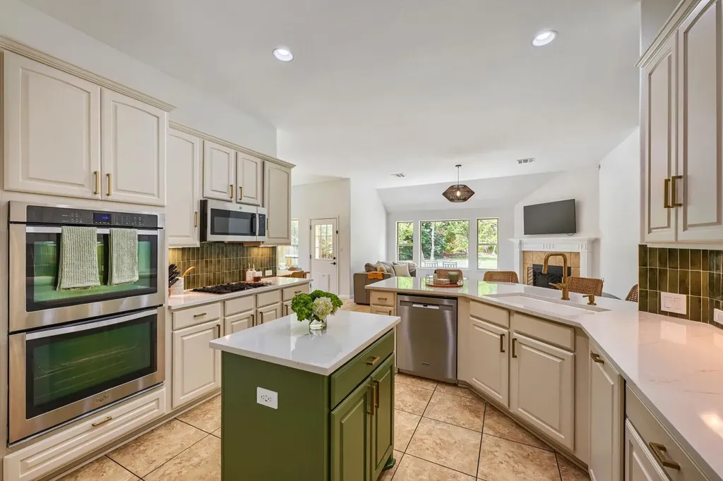 439 Drury Lane Austin TX 78737