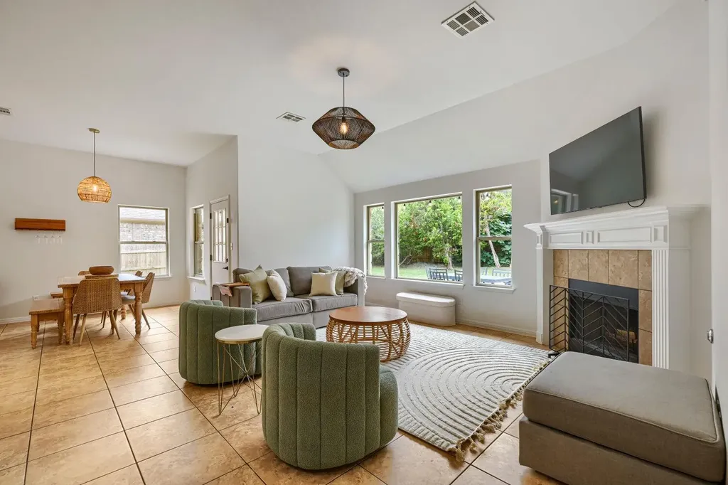 439 Drury Lane Austin TX 78737