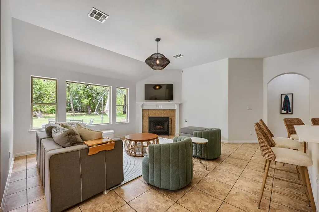 439 Drury Lane Austin TX 78737