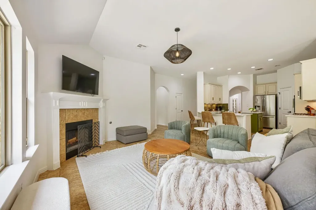 439 Drury Lane Austin TX 78737