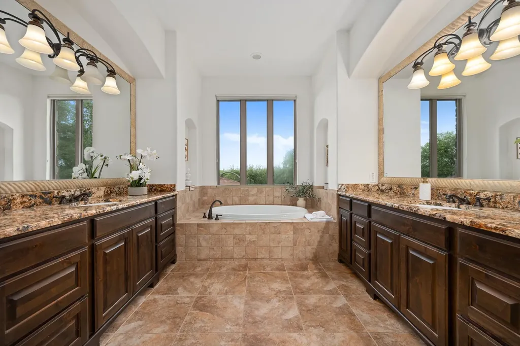 624 Santaluz Path Austin TX 78732