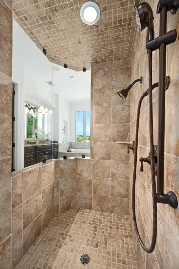 624 Santaluz Path Austin TX 78732