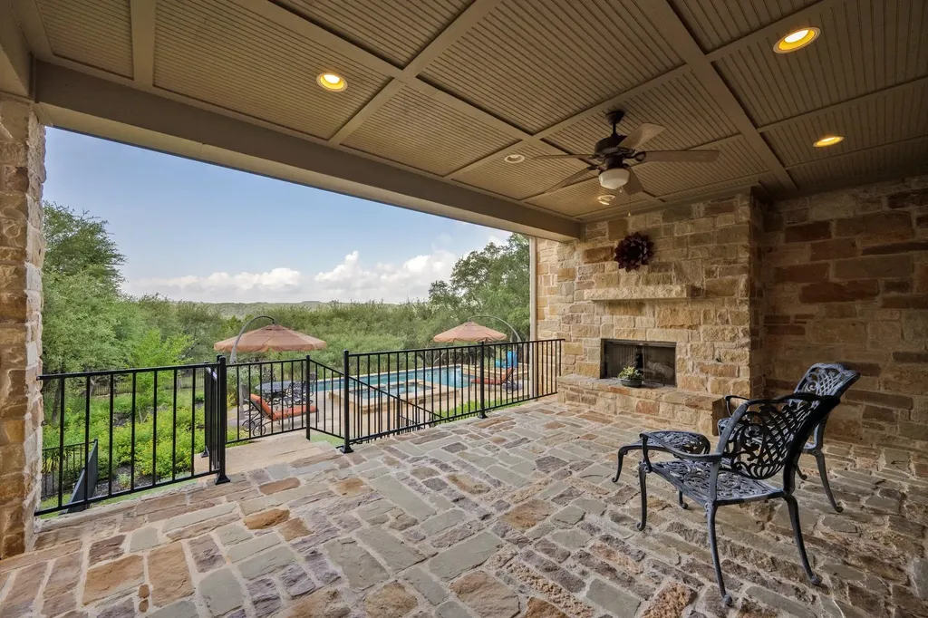 624 Santaluz Path Austin TX 78732