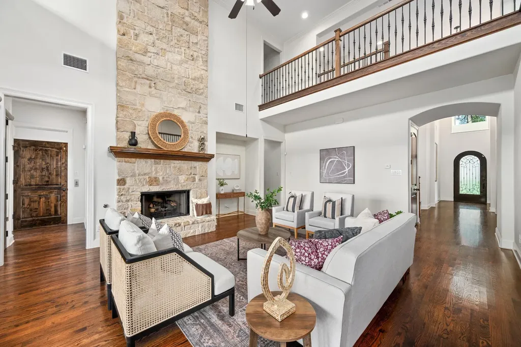 624 Santaluz Path Austin TX 78732