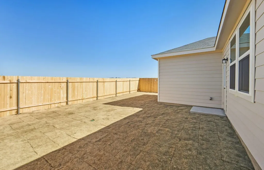 104 Eagle Valley Drive Elgin TX 78621