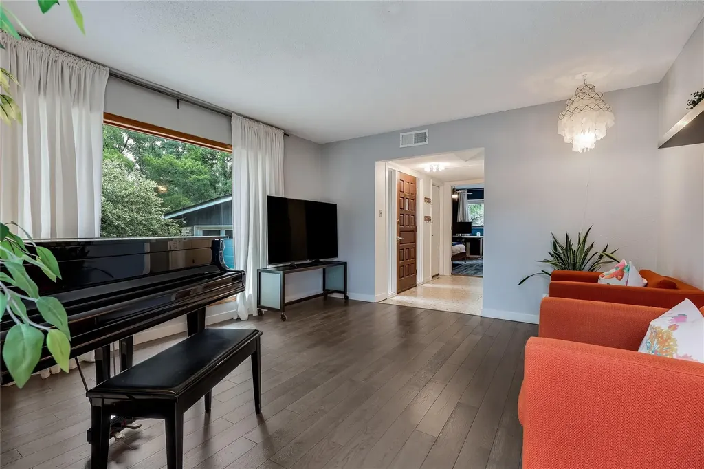 1703 Fawn Drive Austin TX 78741