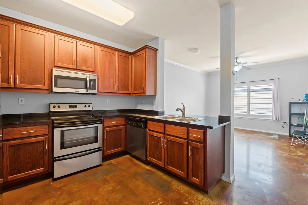 910 W 25th Street Austin TX 78705