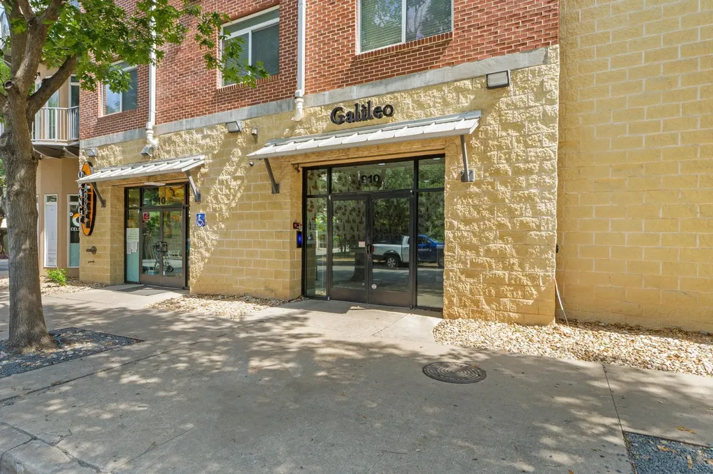 910 W 25th Street Austin TX 78705