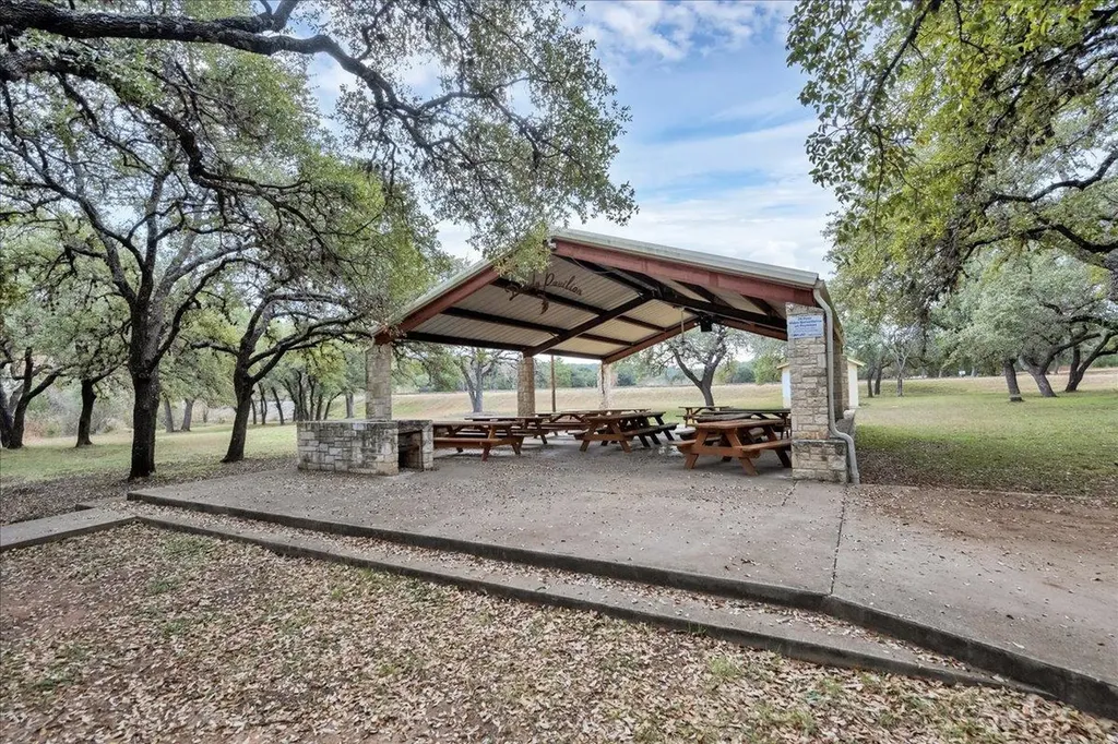 312 Alloway Drive Spicewood TX 78669