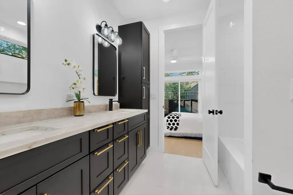 1708 Canterbury Street Austin TX 78702