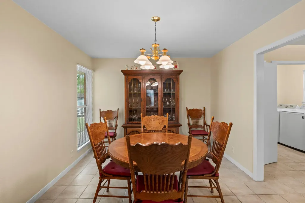 716 Buckingham Place Austin TX 78745