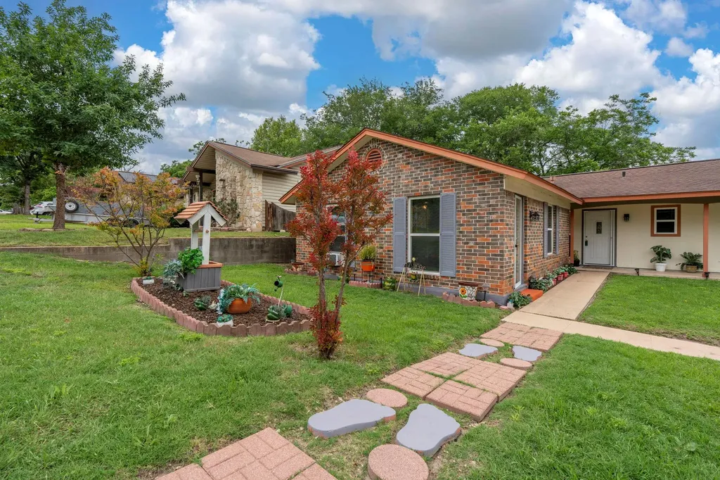 716 Buckingham Place Austin TX 78745