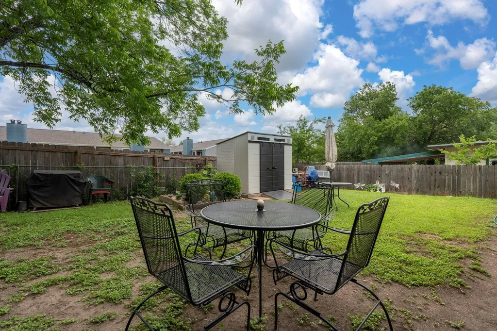 716 Buckingham Place Austin TX 78745